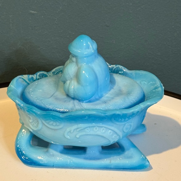 Vintage Westmoreland Blue Swirl Milk Glass Santa Covered Candy Dish - Picture 3 of 7